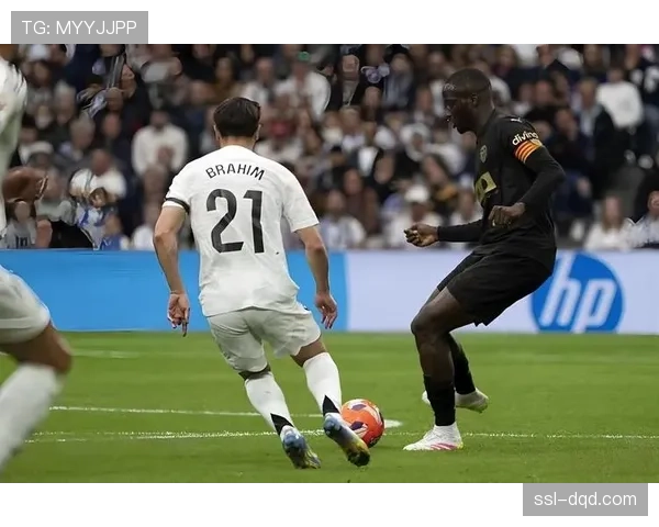 曼市德比花絮：大雨中双方门将多次贡献神扑